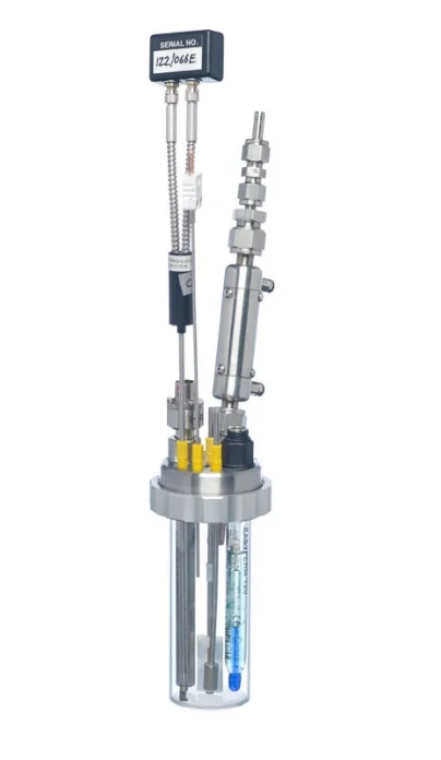 Reactor head with probes and sensors