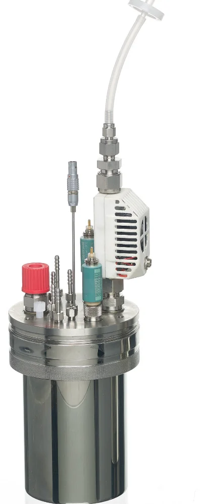 High-pressure reactor with probes and gas connections