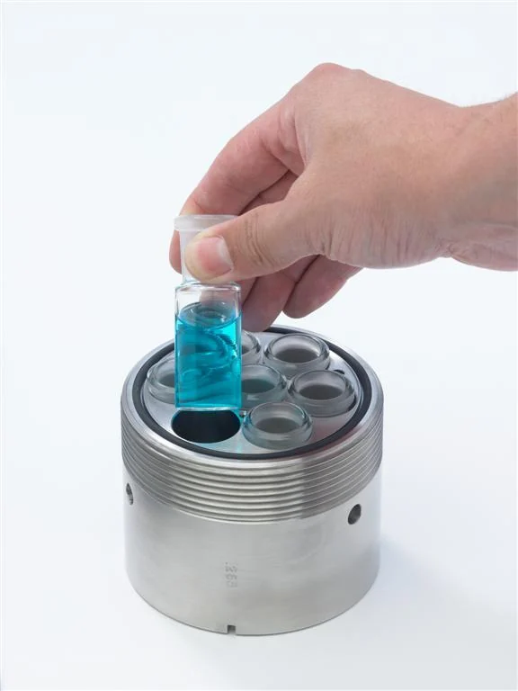 Loading a sample vial into an H.E.L CAT high-pressure screening block